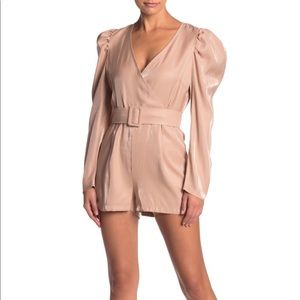 NWT Ontwelfth Metallic Puff Sleeve Romper Large